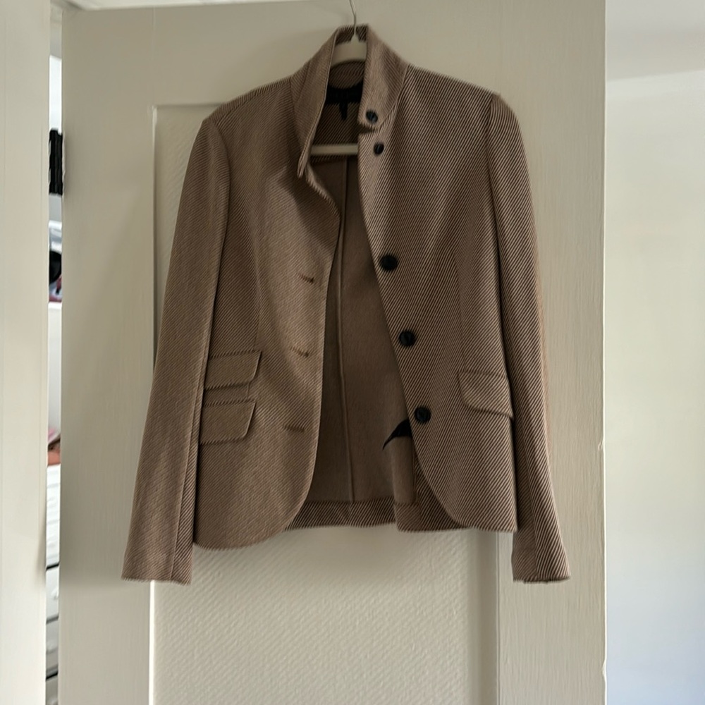 Rag & bone blazer size 2. Near perfect condition. (Nothing is perfect)